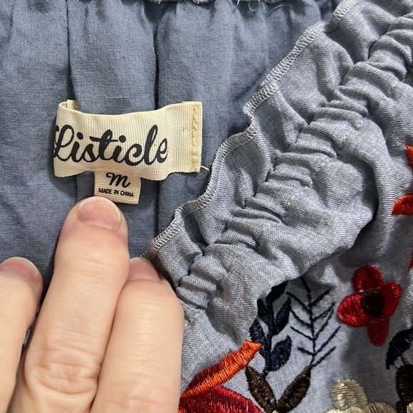 LISTICLE SZ M EMBROIDERED DRESS, Denimlook fabric, on/off shoulder style, BOHO - Picture 7 of 11